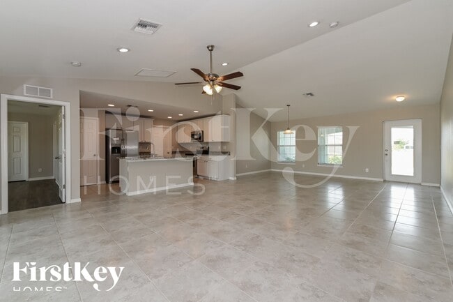 3237 NW 41st Pl in Cape Coral, FL - Building Photo - Building Photo