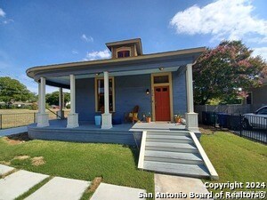 726 Dawson St in San Antonio, TX - Building Photo