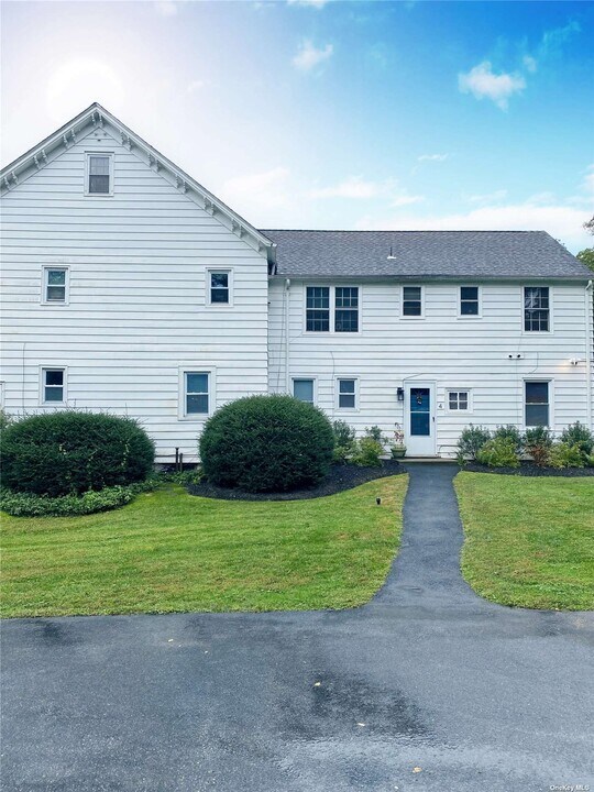 3341 Old Yorktown Rd in Yorktown Heights, NY - Building Photo