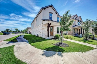 107 Buckthorn Dr in Dripping Springs, TX - Building Photo - Building Photo