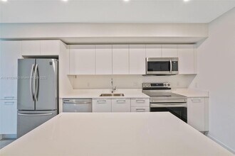 1500 Bay Rd, Unit N-0910 in Miami Beach, FL - Building Photo - Building Photo
