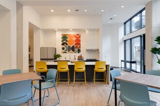 Alder 9 in Portland, OR - Foto de edificio - Interior Photo