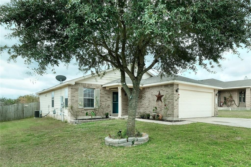 2298 Green Meadows Ln in Buda, TX - Foto de edificio