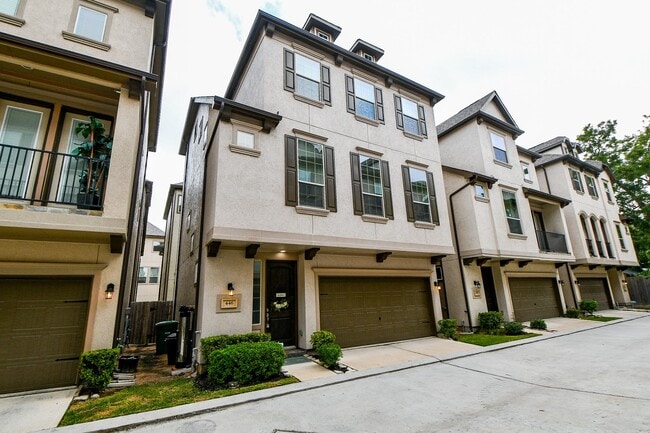 property at 446 N Live Oak St