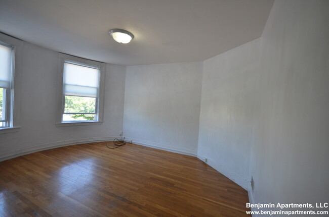 861 E 1st St, Unit 2 in Boston, MA - Building Photo - Building Photo