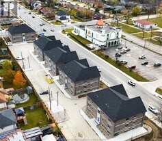 2380 Dominion Blvd in Windsor, ON - Building Photo