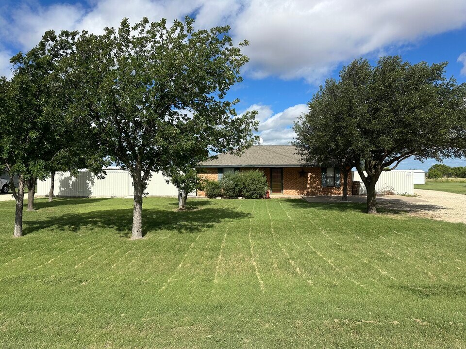 11633 Hawk Ave in San Angelo, TX - Building Photo