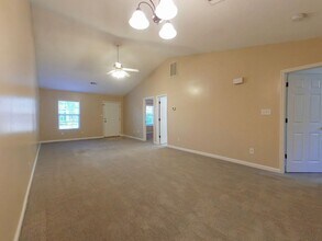 579 Edgecliff Ln in Evans, GA - Building Photo - Building Photo