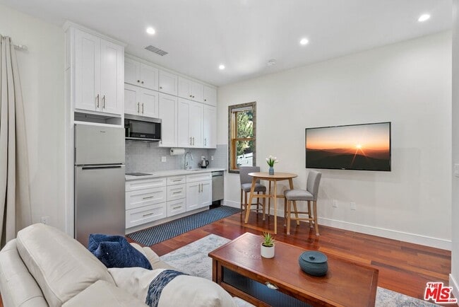 4409 Portico Pl, Unit A in Los Angeles, CA - Foto de edificio - Building Photo