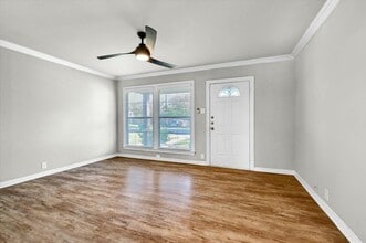 810 N Throckmorton St in Sherman, TX - Building Photo - Building Photo