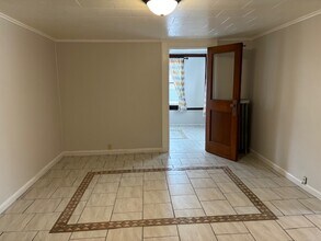 112 1st St, Unit #2 in Lock Haven, PA - Foto de edificio - Building Photo