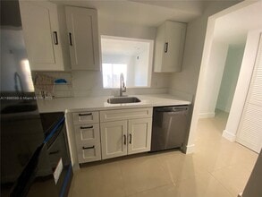 3700 NW 21st St, Unit 412 in Lauderdale Lakes, FL - Building Photo - Building Photo