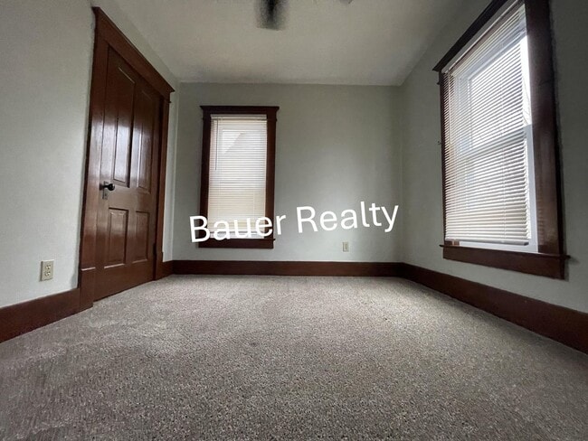 210 E 10th St in Ashland, OH - Building Photo - Building Photo