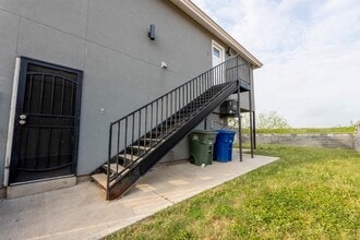 214 Allen Dr in Laredo, TX - Building Photo - Building Photo