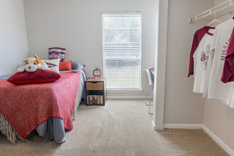 The Social Block & Townhomes in Starkville, MS - Foto de edificio - Building Photo