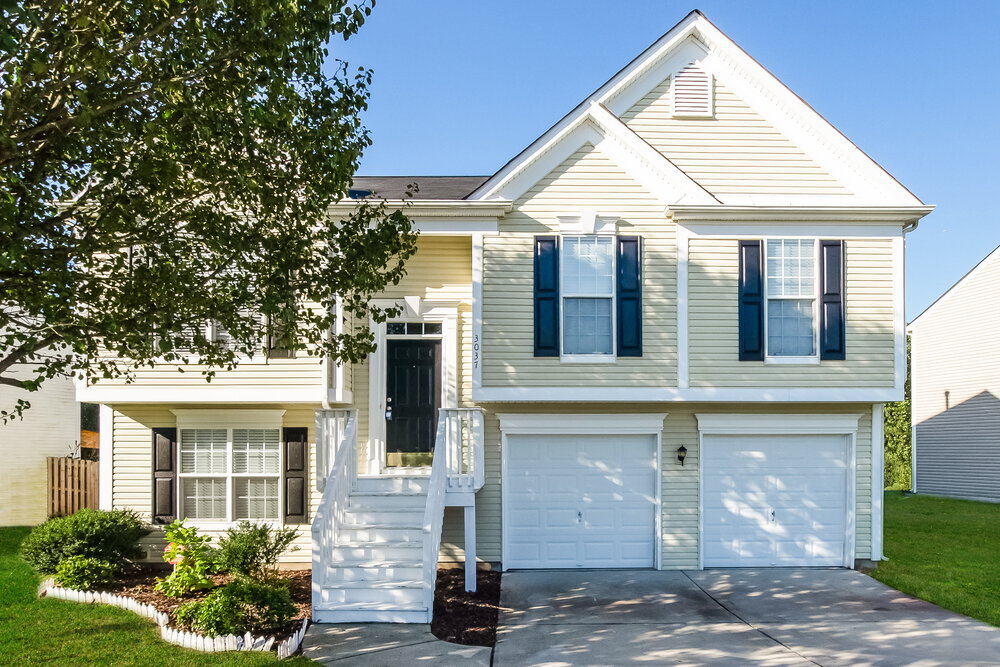 3037 Old Ironside Dr in Charlotte, NC - Building Photo