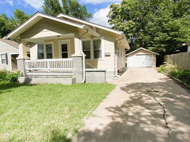 2142 S Waco Ave in Wichita, KS - Building Photo - Building Photo