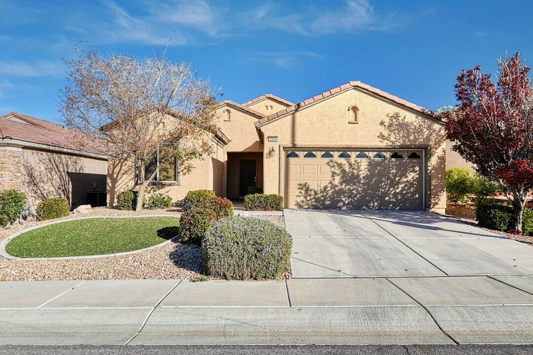2540 Penumbra Dr in Henderson, NV - Building Photo