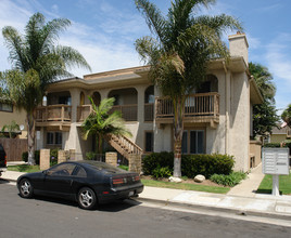 4901 Charlene Cir in Huntington Beach, CA - Building Photo - Building Photo