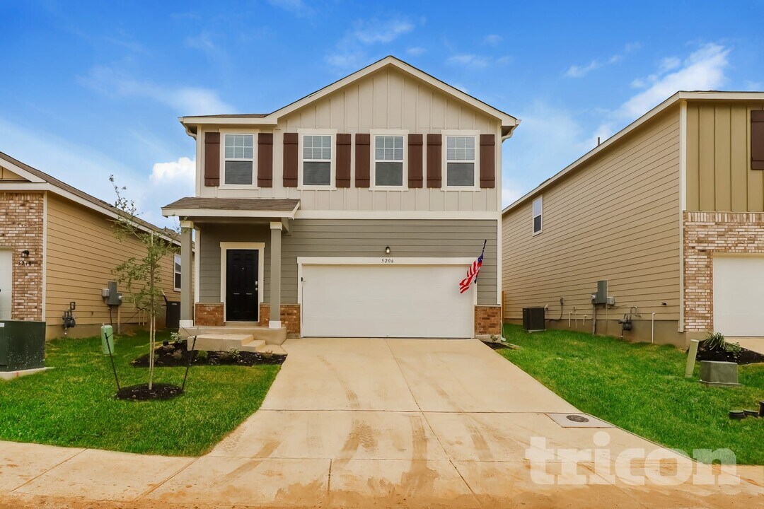 5206 Winding Strm in Saint Hedwig, TX - Building Photo