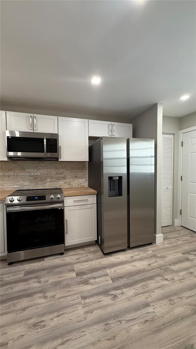 1750 NE 191st St in North Miami Beach, FL - Building Photo - Building Photo