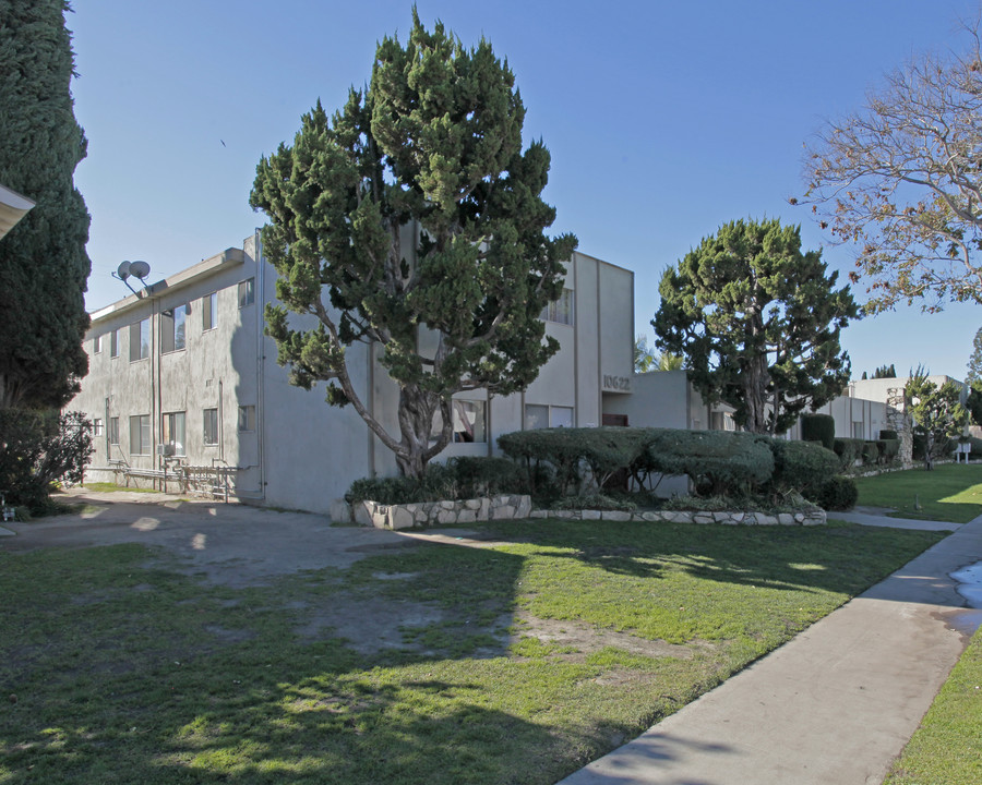 Oasis Apartments in Garden Grove, CA - Building Photo