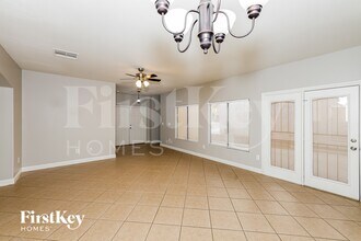 8920 Snowtrack Ave, Unit 518 in Las Vegas, NV - Building Photo - Building Photo