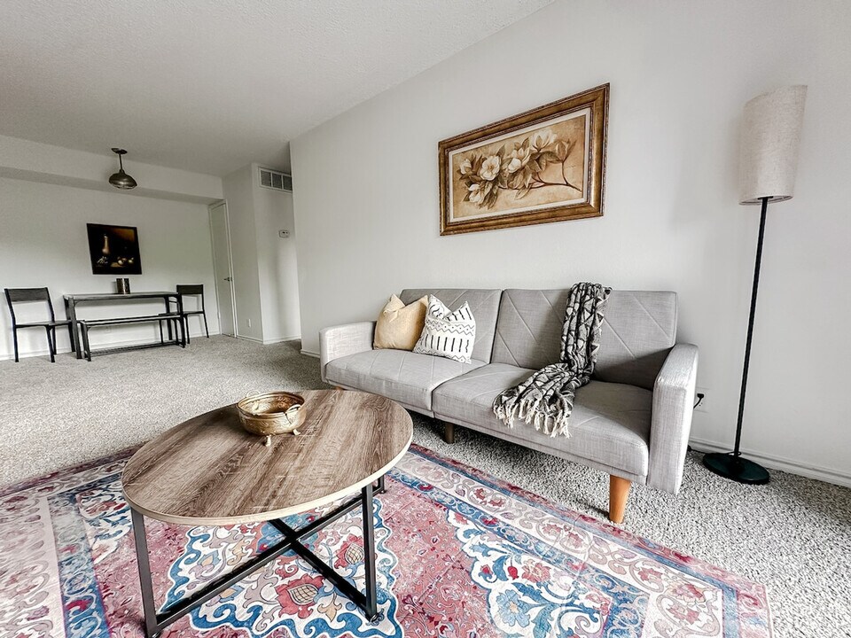 1071 Clayton Ln, Unit SI ID1256857P in Austin, TX - Foto de edificio