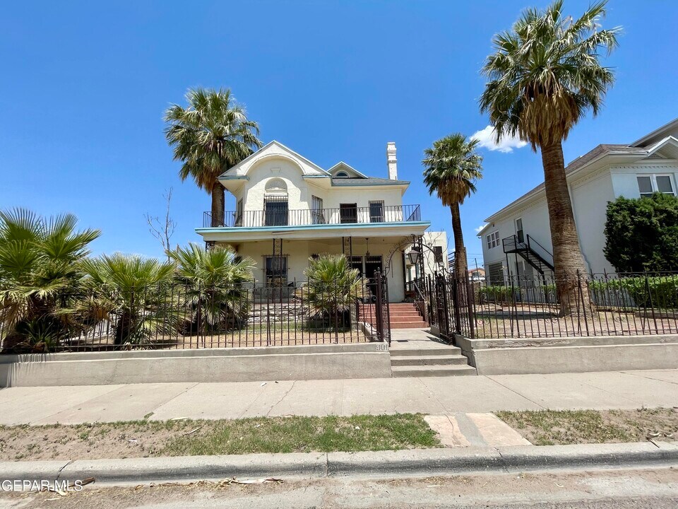 901 E Rio Grande Ave in El Paso, TX - Building Photo