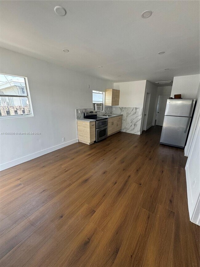 517 NW 1st Ave, Unit 1 in Hallandale Beach, FL - Building Photo - Building Photo