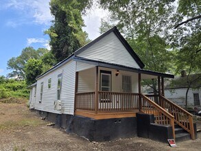 61 Sargent Farmer St in Newnan, GA - Building Photo - Building Photo