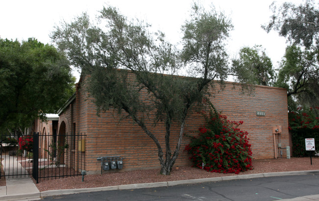 Casitas Lindas Condominiums in Phoenix, AZ - Foto de edificio - Building Photo