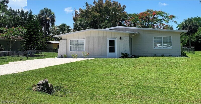 2125 Mark Ave in Punta Gorda, FL - Building Photo
