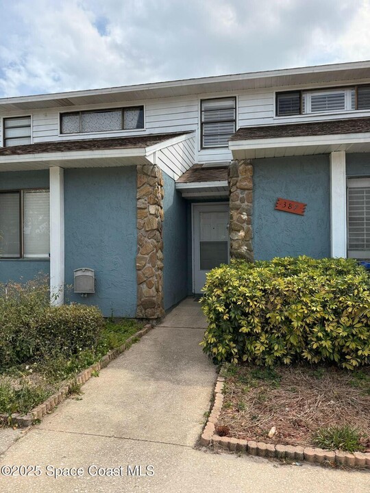 387 Knox McRae Dr in Titusville, FL - Building Photo