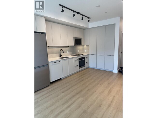 3075 Murray St in Port Moody, BC - Building Photo - Building Photo