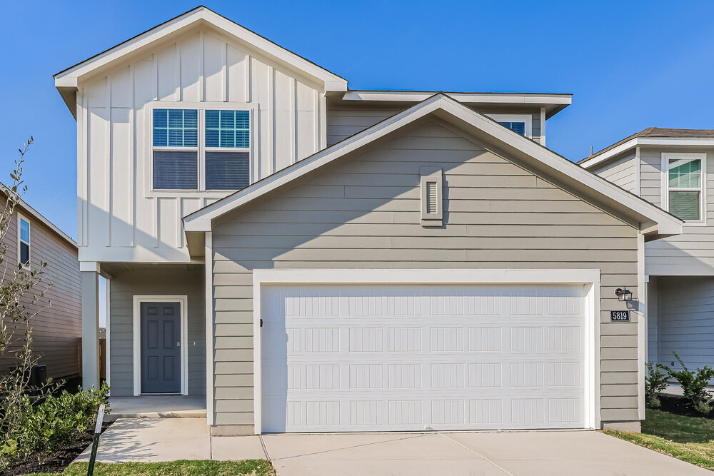 5819 Texas Palm Dr in Converse, TX - Building Photo