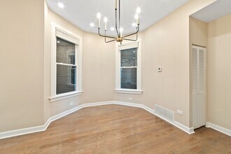 2653 W Hirsch St, Unit 1 in Chicago, IL - Foto de edificio - Building Photo