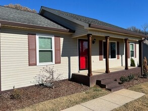 204 Homewood Dr in Murfreesboro, TN - Foto de edificio - Building Photo