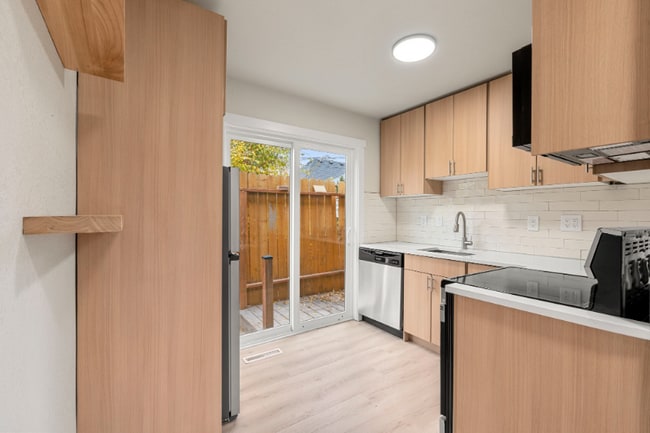 704 E Dakota Ave in Denver, CO - Foto de edificio - Building Photo