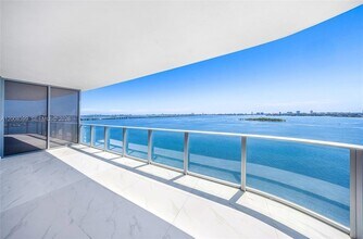 700 NE 24th St, Unit 1107 in Miami, FL - Building Photo - Building Photo