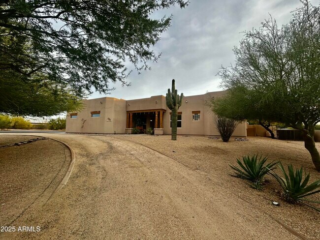 1749 E Dolores Rd in Phoenix, AZ - Building Photo - Building Photo