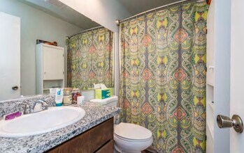 Midtown Breeze Apartments in Sacramento, CA - Building Photo - Interior Photo