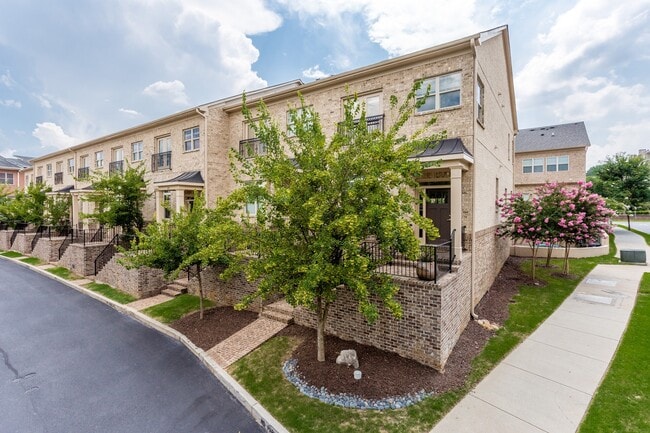745 Fountainhead Ln NE in Atlanta, GA - Building Photo - Building Photo