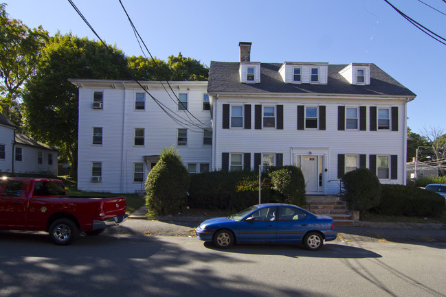 3 Warren St in Stoneham, MA - Foto de edificio - Building Photo