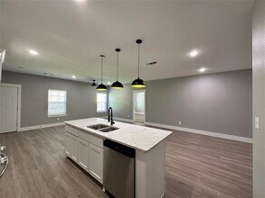 1331 W Crawford St in Denison, TX - Building Photo - Building Photo