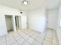 1278 NW 44th St in Miami, FL - Building Photo - Building Photo