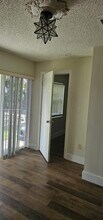 8310 NW 47th St in Lauderhill, FL - Foto de edificio - Building Photo