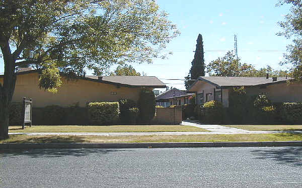 Garden Court Apartments in Madera, CA - Building Photo - Building Photo