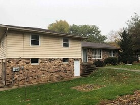 301 Eaton Ave in Bartonville, IL - Building Photo