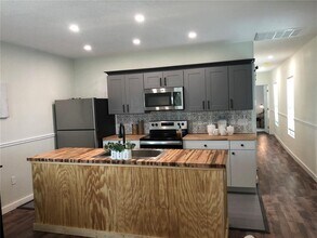 1321 W North B St in Tampa, FL - Building Photo - Building Photo